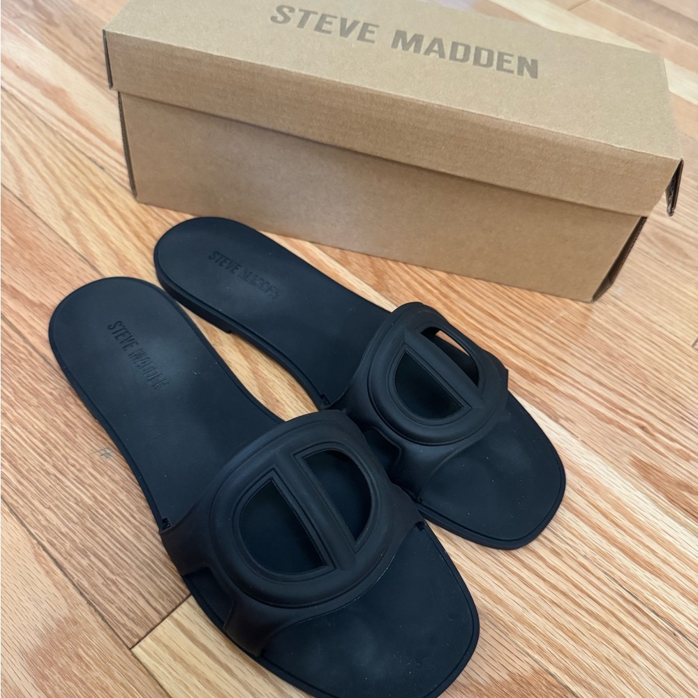 Steve Madden Black Slide Jelly Sandals with Bold Design
